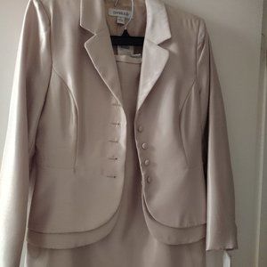 NWT Women's Danillo 2 Piece Long Sleeve Suit & Skirt  Size 6 Champagne Color